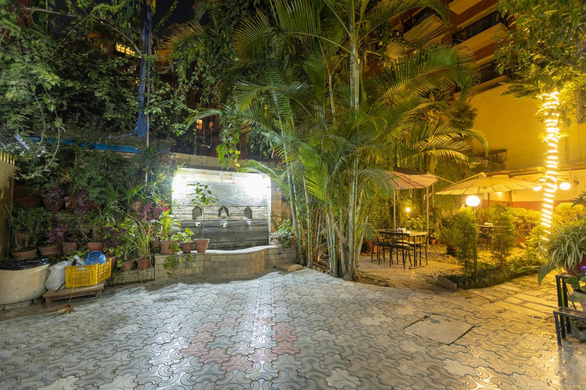 Hotel Sekai Kathmandu Esterno foto