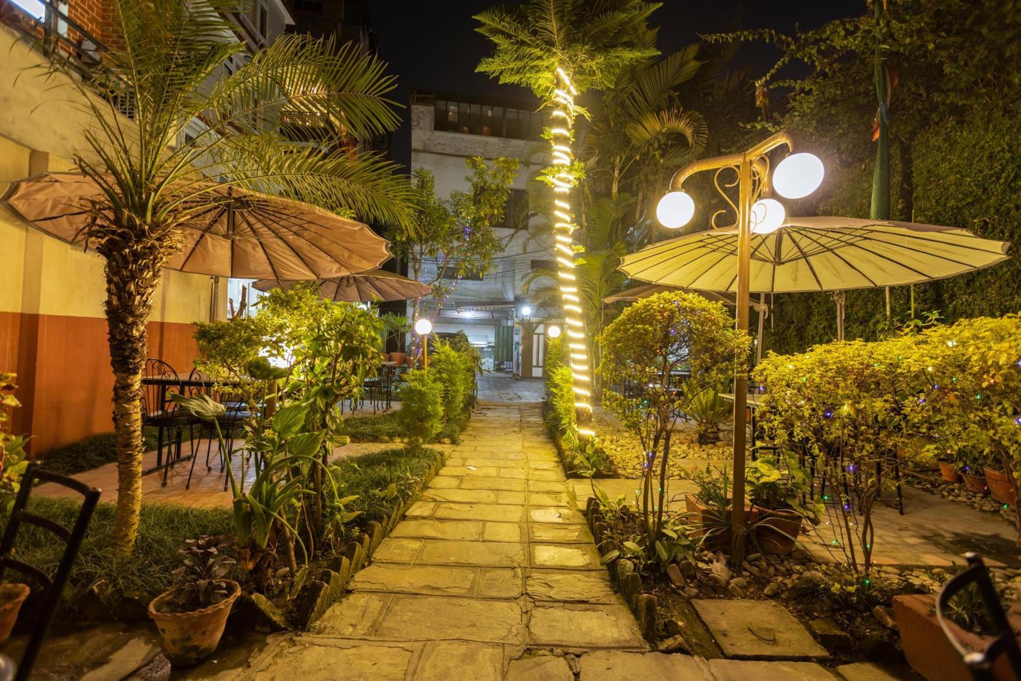 Hotel Sekai Kathmandu Esterno foto