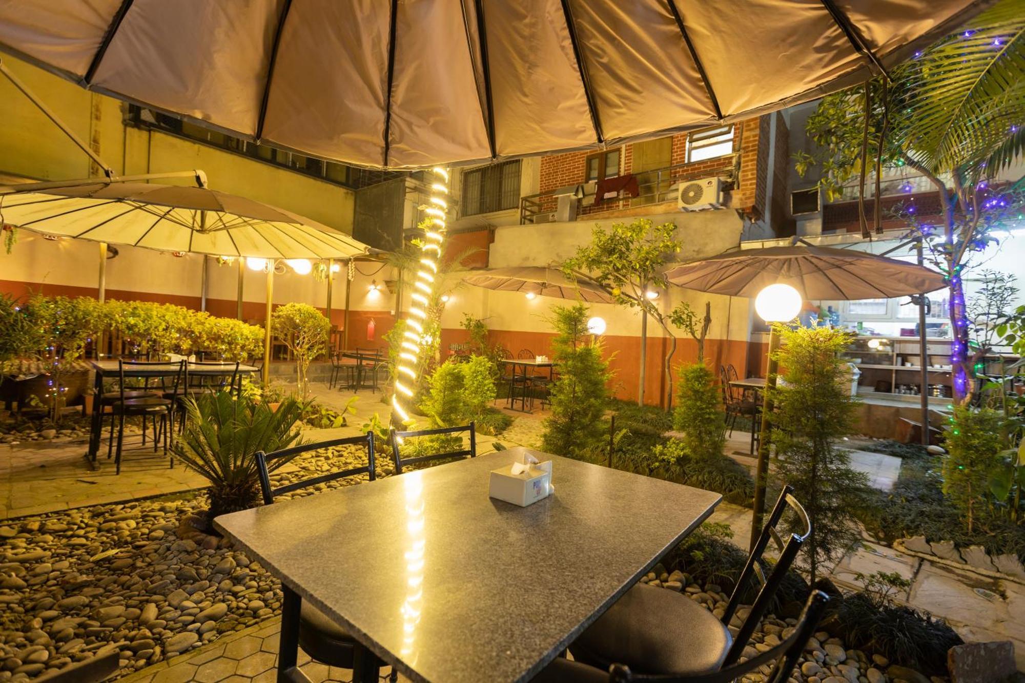 Hotel Sekai Kathmandu Esterno foto